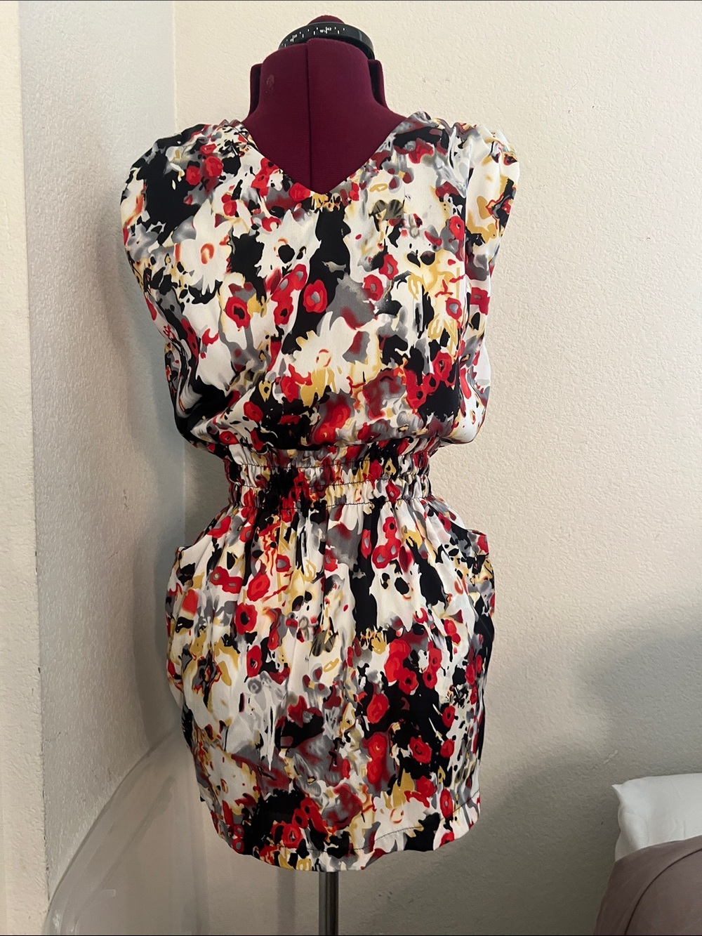 The Hanger Red Black White Floral Sleeveless Elastic-Waist Dress